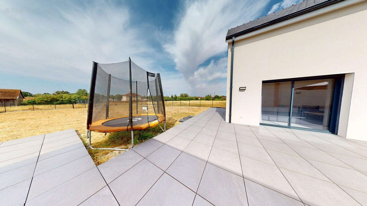 Maison 195 m² à Sainte-Maure  - photo 6