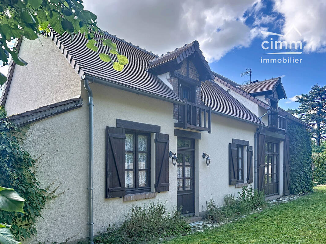 Maison à SAINTE-GENEVIEVE-DES-BOIS
