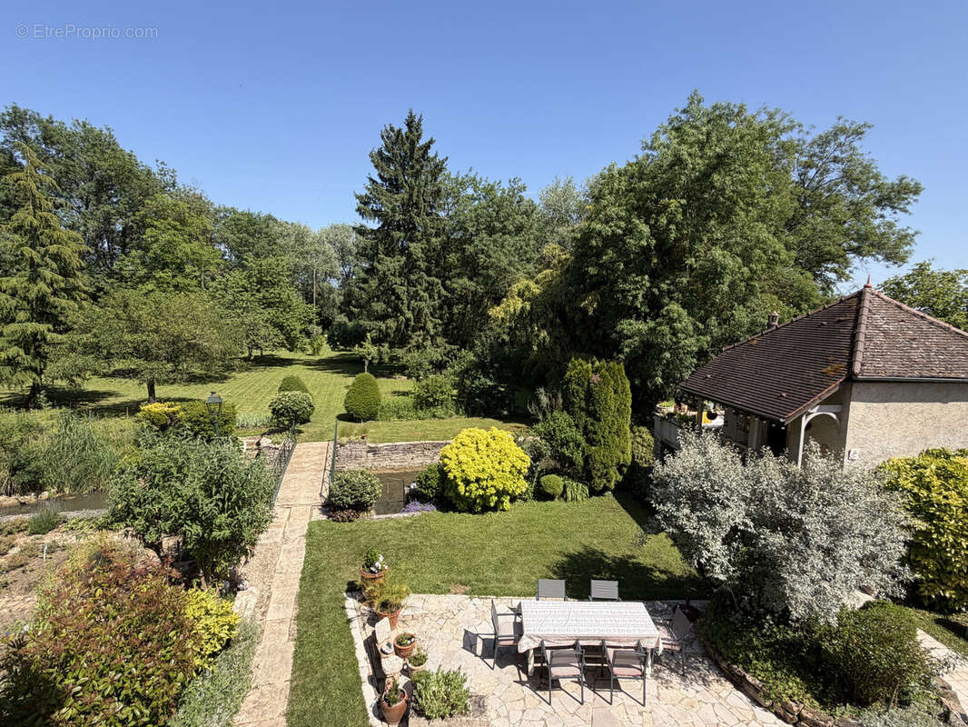 Maison à VILLY-LE-MOUTIER