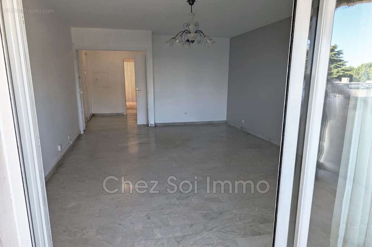 Appartement 54 m² à Saint-Laurent-Du-Var  - photo 2