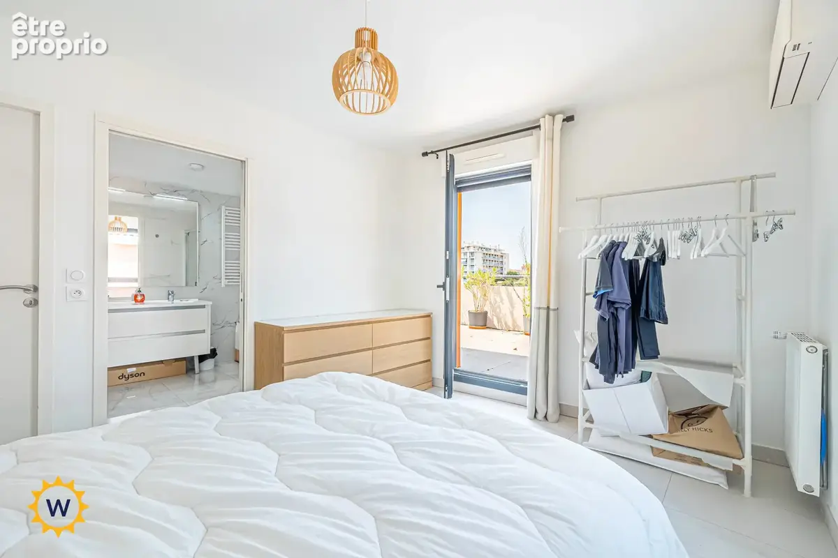 Nice Ouest – Appartement-villa d’exception avec terrasse de 55 m², vue mer et collines - photo 12