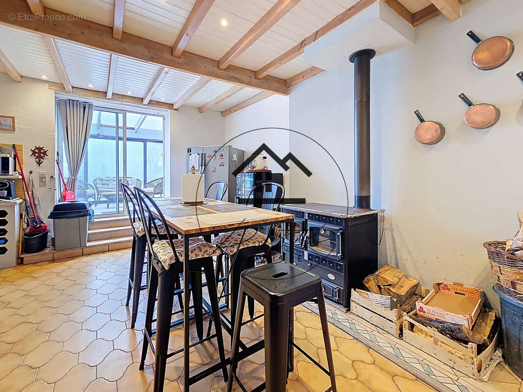 Maison à LACHAPELLE-SAINT-PIERRE