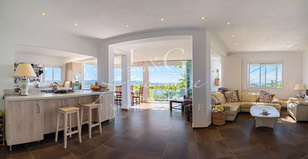 Maison à MANDELIEU-LA-NAPOULE