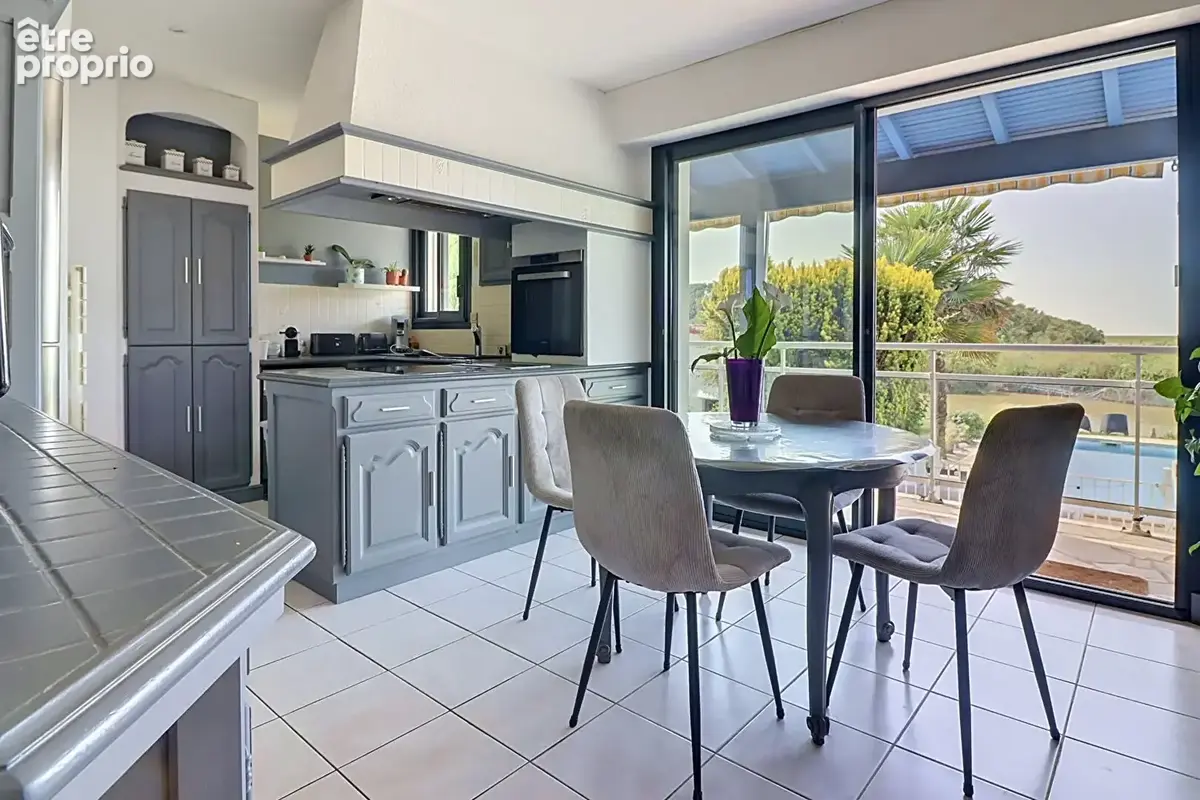 Maison avec piscine, sous-sol intégral et vue dégagée sur l'eau Esnandes 5 pièces 115 m2 - photo 8