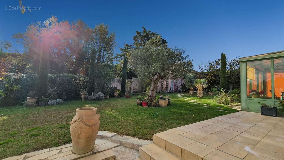 Maison à SAINT-SATURNIN-LES-AVIGNON