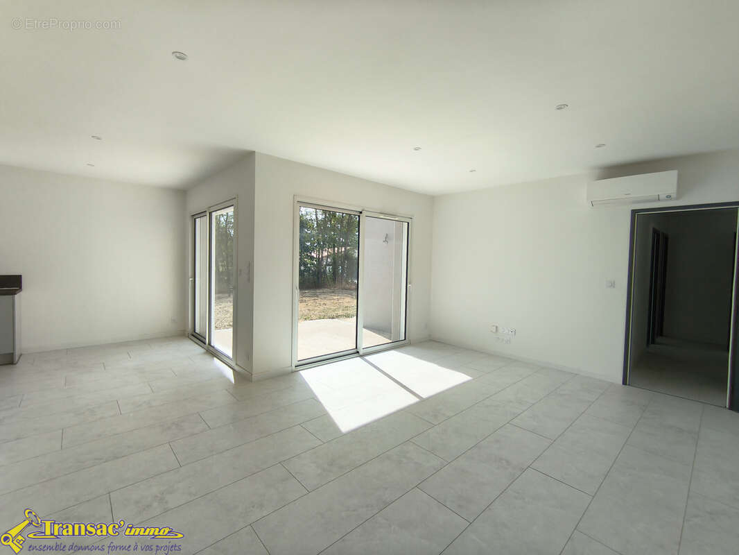 À Bulhon, villa neuve type F4 (RE2020 : construction 2024) avec garage et terrain clôturé. - photo 3