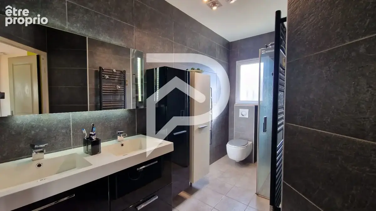 À Loyettes, une maison de plain-pied 4 chambres tournée vers la nature - photo 9