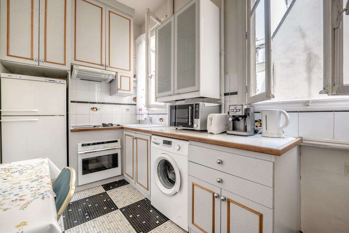 Appartement à PARIS-1E