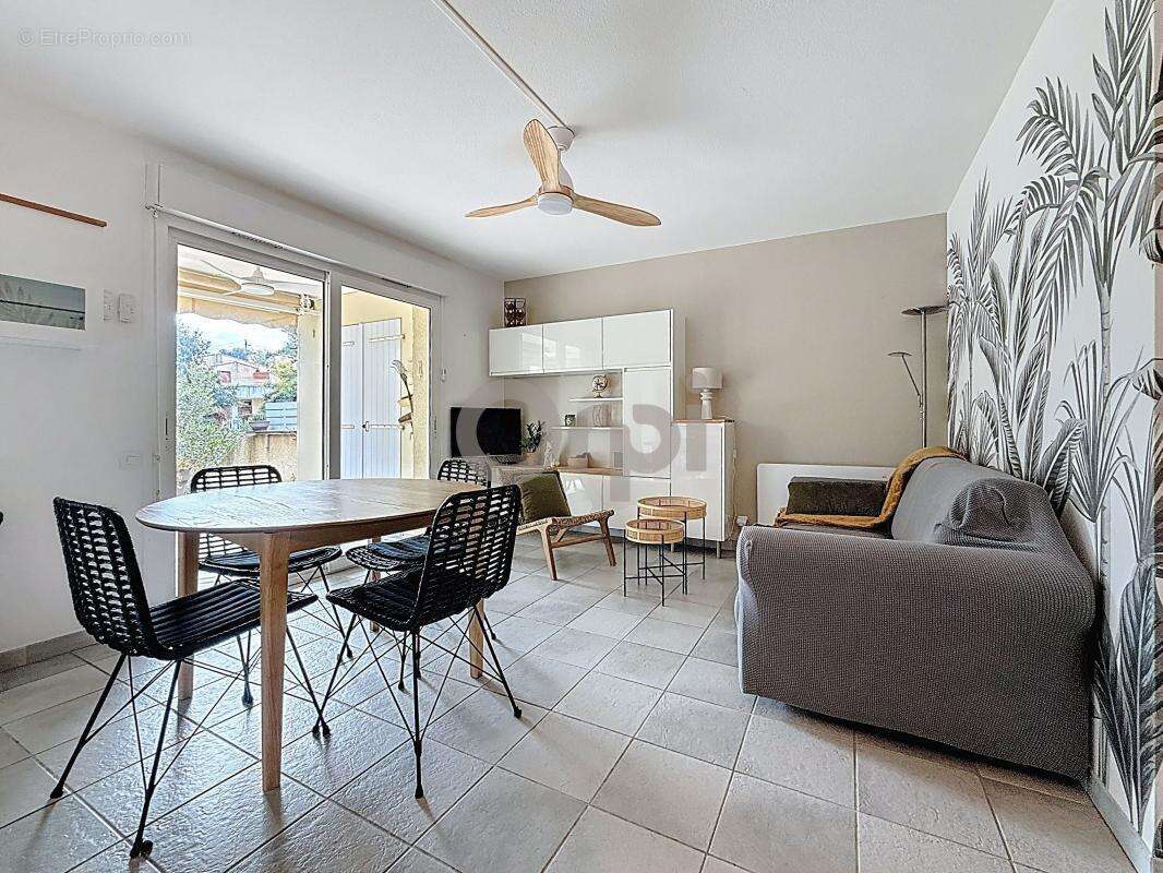 Appartement à ROQUEBRUNE-SUR-ARGENS