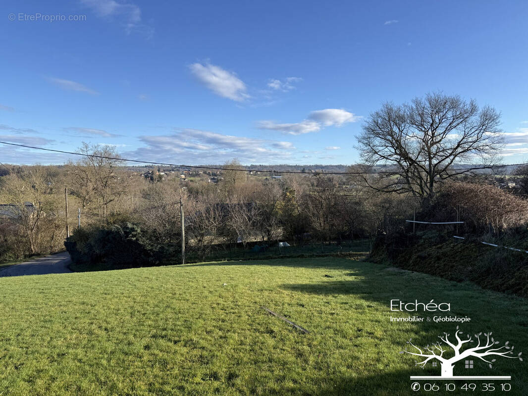 Terrain à ARTIGUELOUTAN