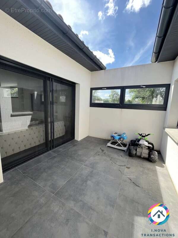 Maison à LA CHAPELLE-DE-GUINCHAY