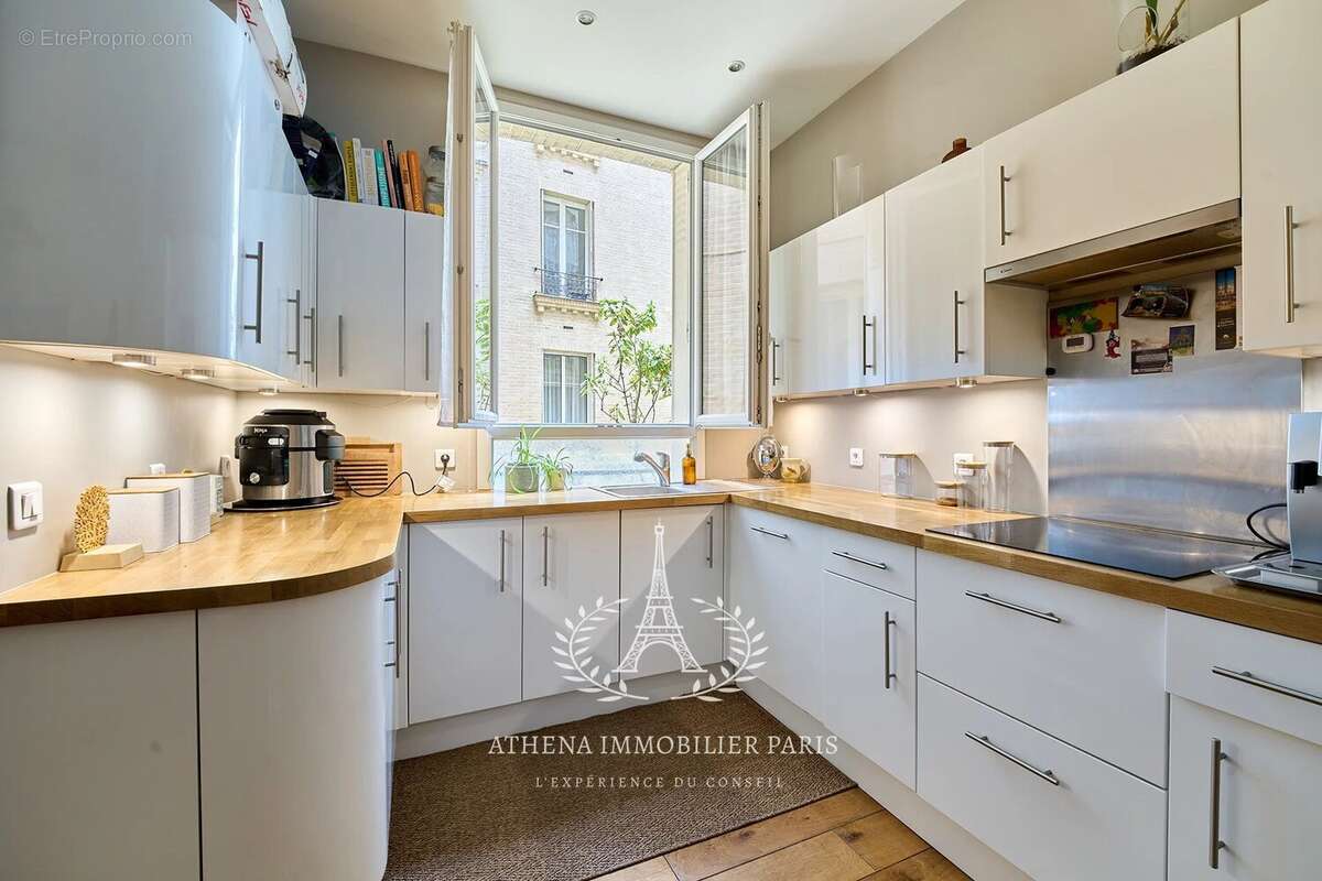 Appartement à PARIS-16E