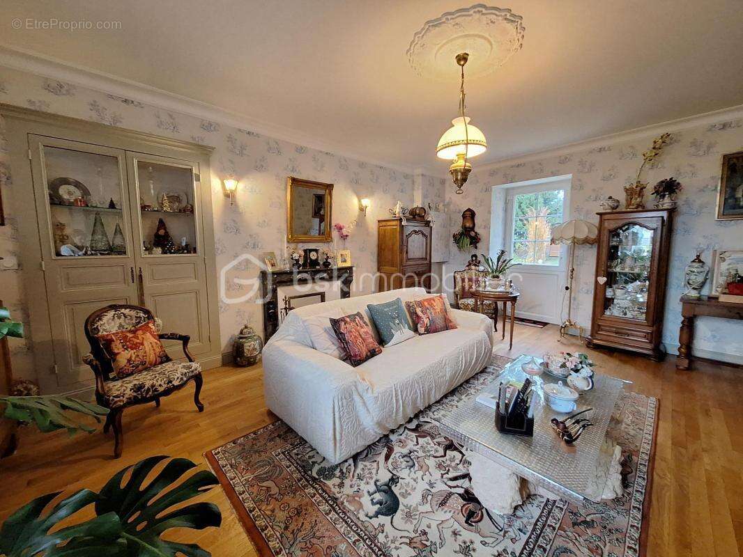 Maison à SAINT-AUBIN-FOSSE-LOUVAIN