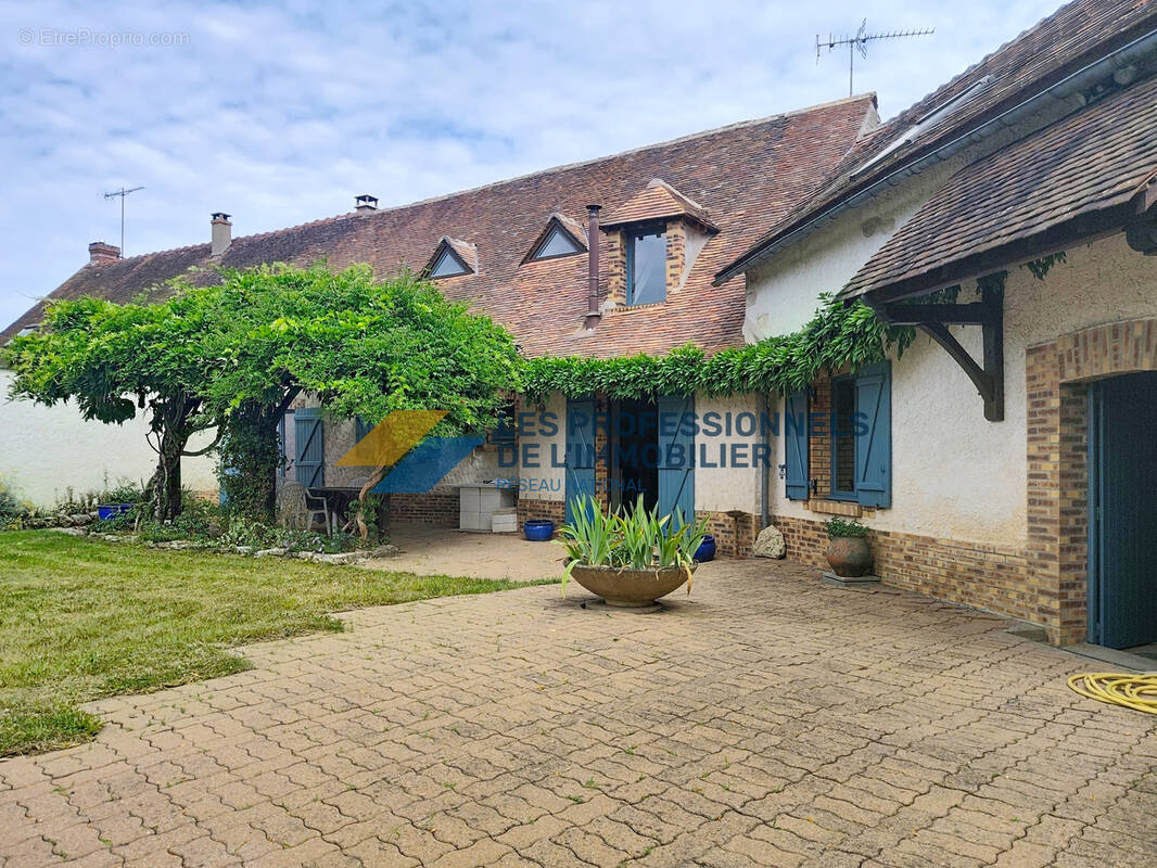 Maison à AMILLY