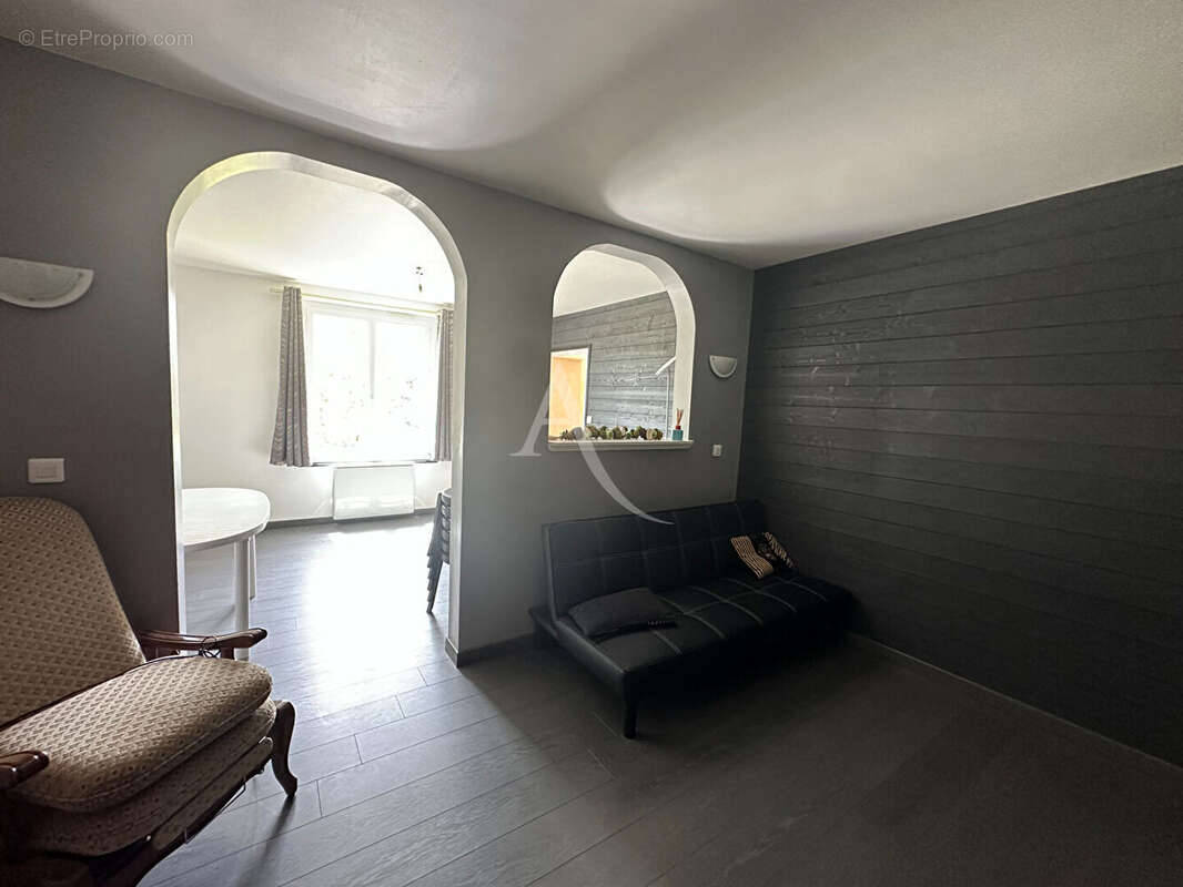 Maison à VALLIERES-LES-GRANDES