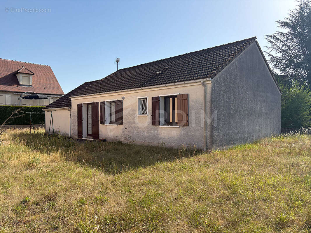 Maison à MONETEAU