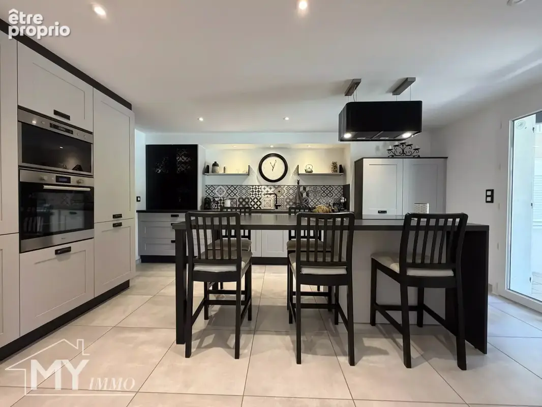 LA FORCE : Maison de 185 m² avec 5 chambres, jardin et piscine. - photo 6