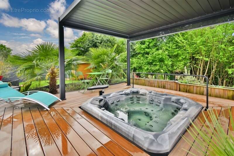 Maison à MONTREUIL-SOUS-PEROUSE