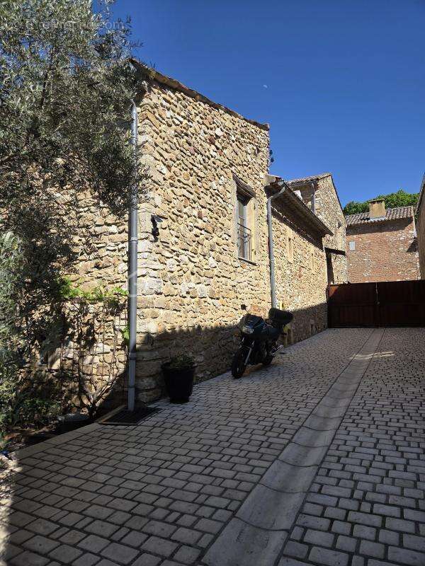 Maison à SAINT-VICTOR-LA-COSTE