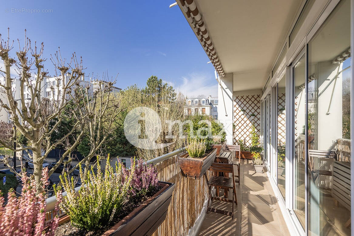 Appartement à COURBEVOIE