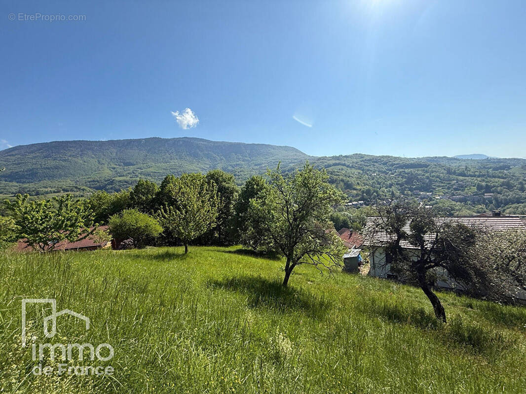 Terrain à BELLEGARDE-SUR-VALSERINE