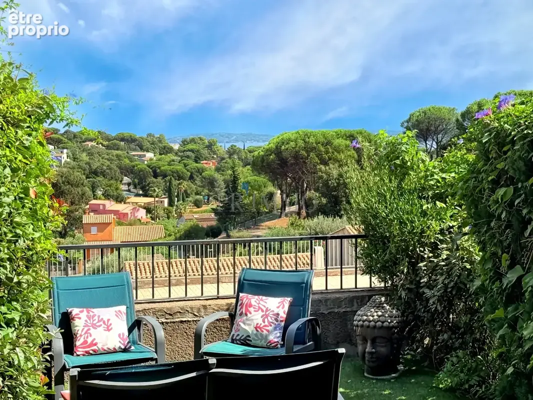 Sainte-Maxime   Appartement de 23,35 m2 au rez-de-chaussée, aperçu mer, terrasse belle vue piscine, parking - photo 2