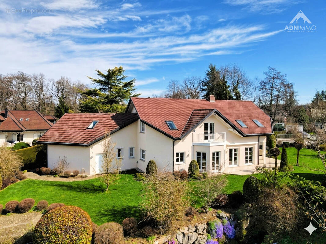 Maison à SAINT-GENIS-POUILLY