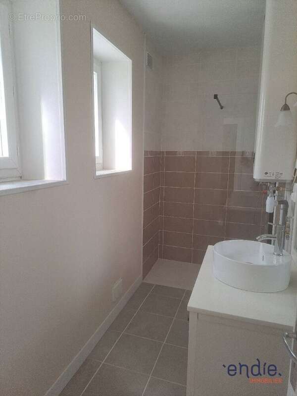 Maison à AINAY-LE-CHATEAU