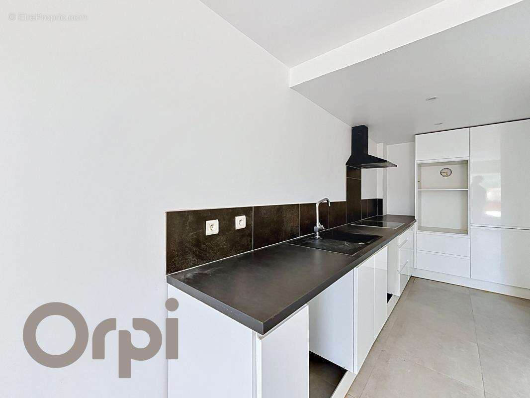 Appartement à ROQUEBRUNE-SUR-ARGENS