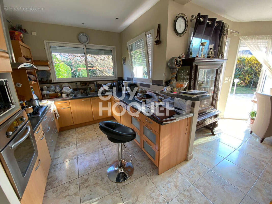 Maison à VENEUX-LES-SABLONS