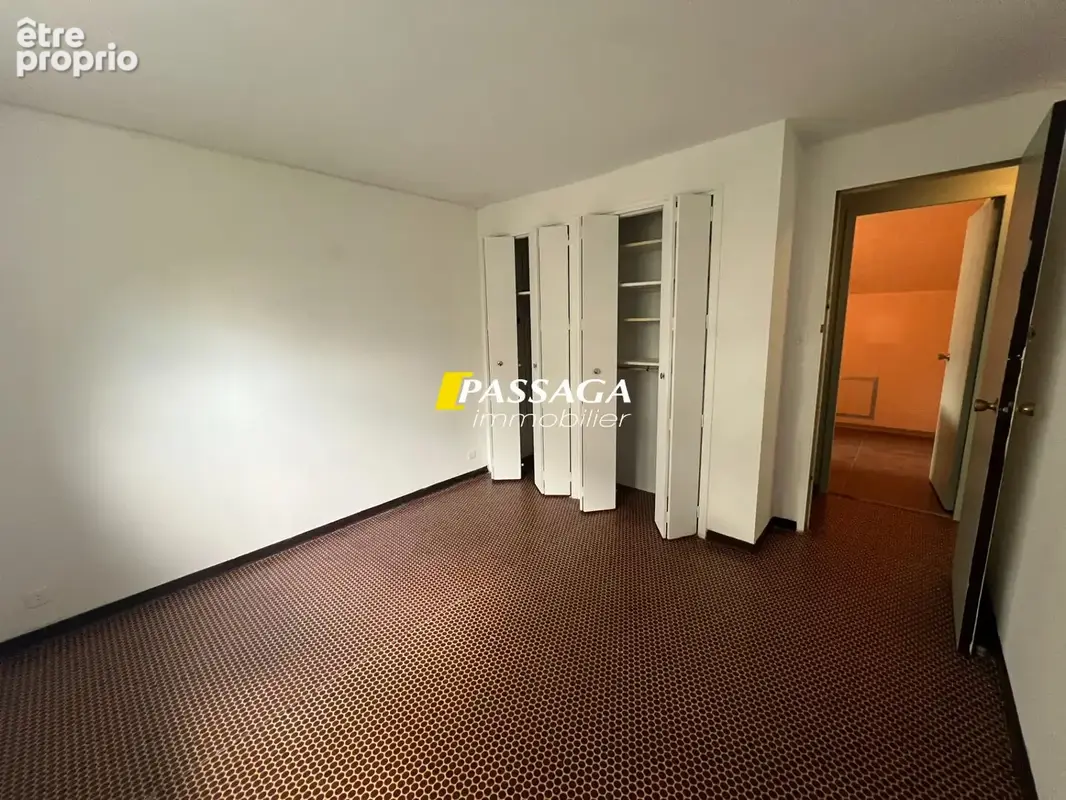 A VENDRE - Maison d'architecte avec terrain attenant - GAGES - photo 12