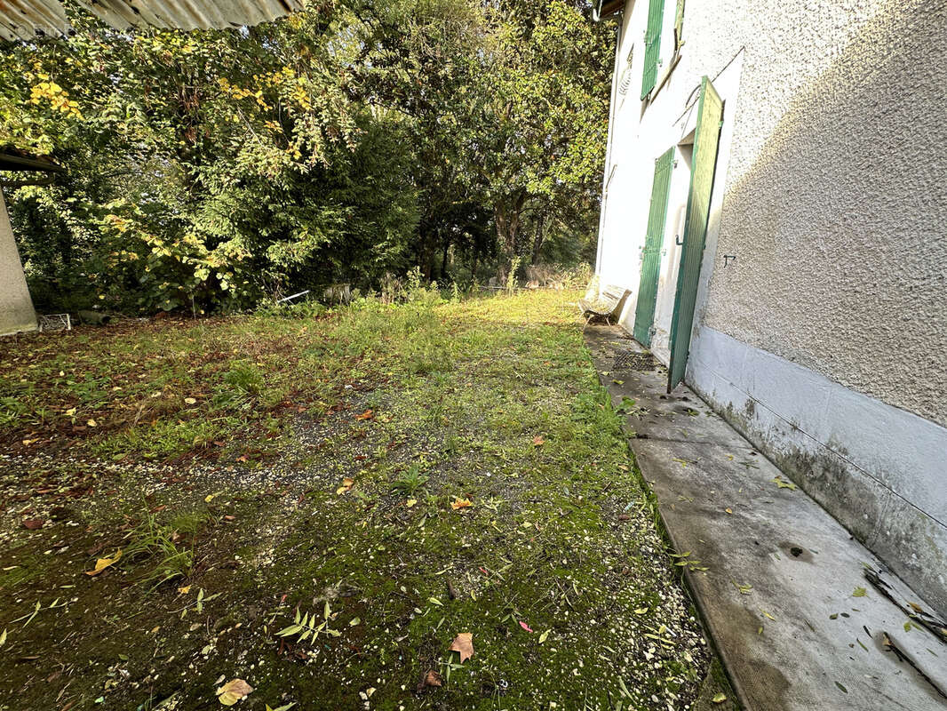 Maison à LA ROCHE-CHALAIS