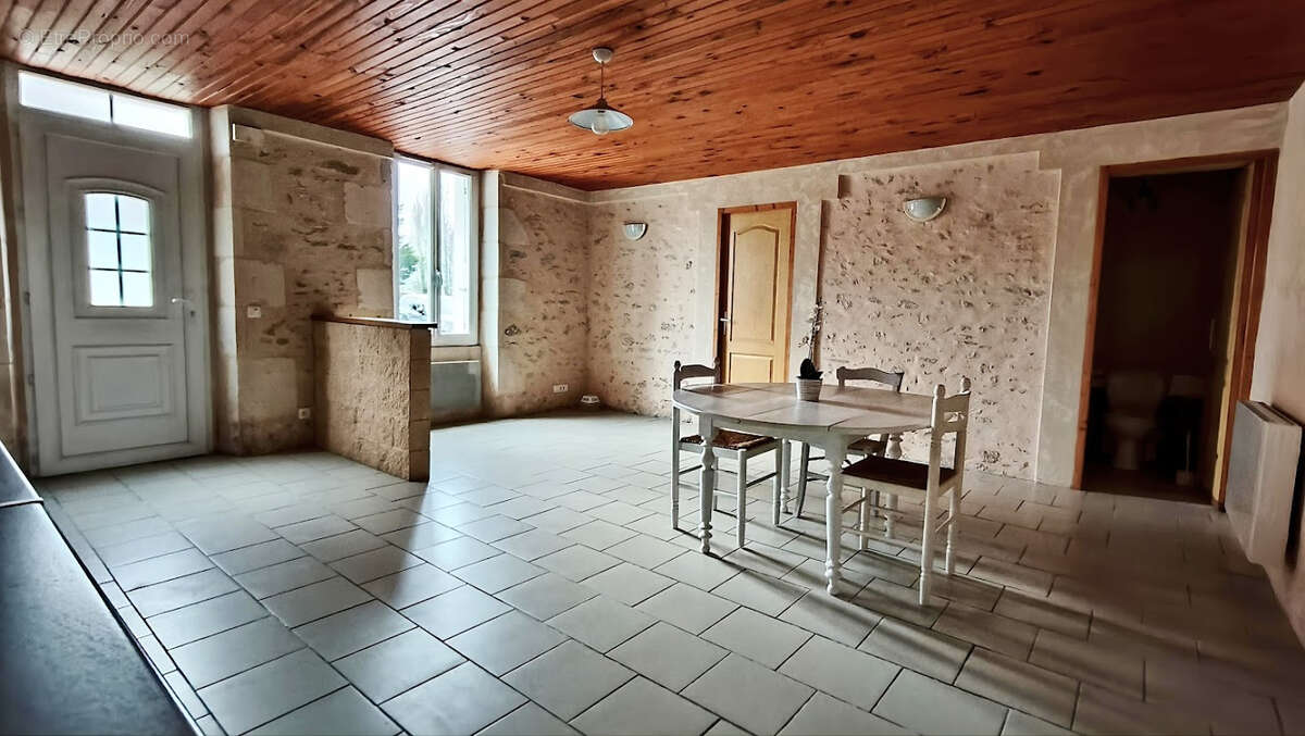 Maison à SAINT-CIERS-SUR-GIRONDE