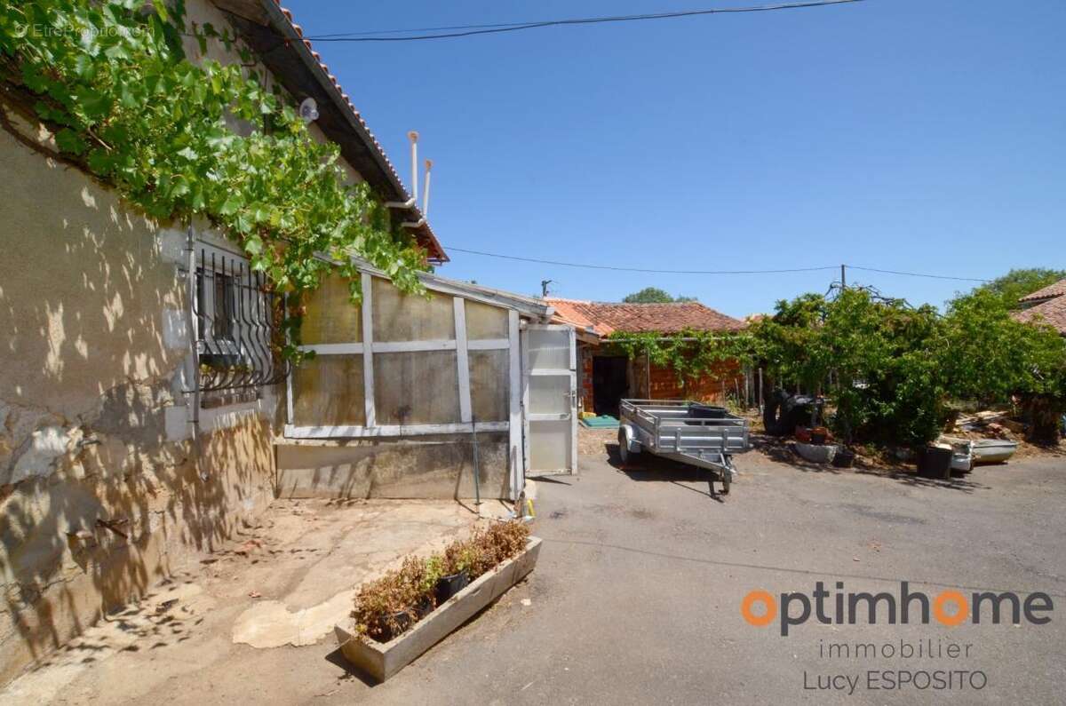  Ensemble immobilier avec énorme potentiel – Nieuil (Charente)  - photo 14