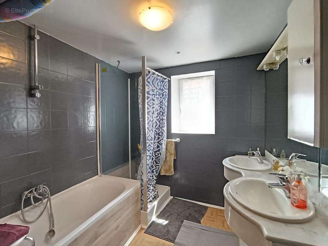 Maison à SAINT-CYR-SUR-MORIN