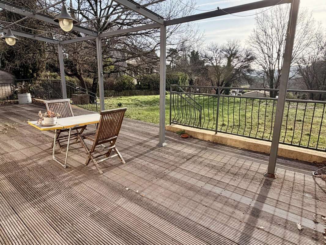 Maison à BAGNOLS-EN-FORET