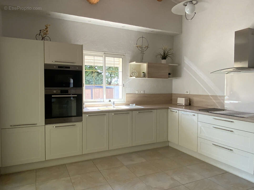 Villa de plain pied sur beau terrain arboré avec piscine, et studio indépendant. - photo 11