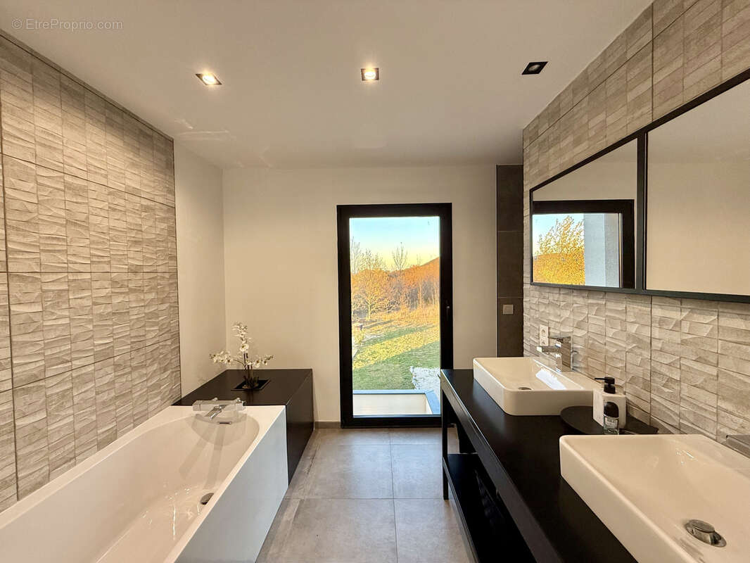Villa contemporaine de 305 m2 à Saint-Péray - photo 22
