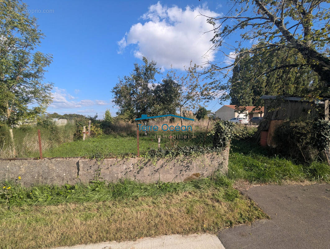 Terrain à RIOUX