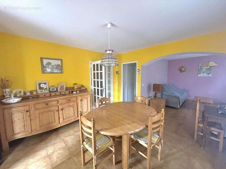 Appartement à GREOUX-LES-BAINS