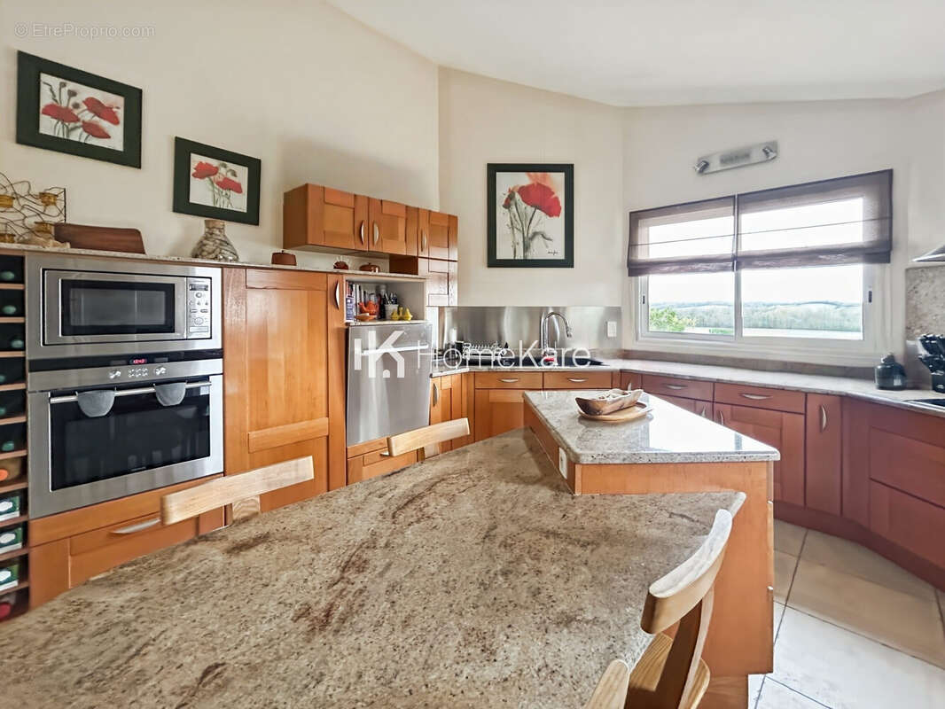 Maison à MONTAIGUT-SUR-SAVE