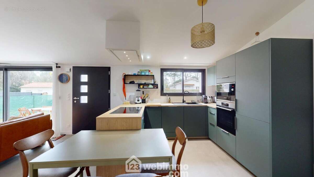 Cuisine équipée. - Maison à JARD-SUR-MER