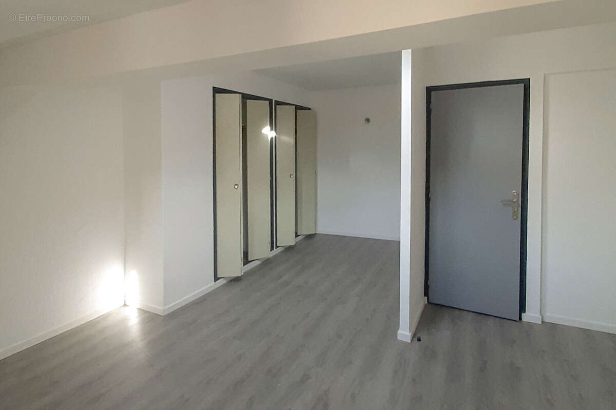 CARCASSONNE - VILLALBE Maison de village T5 104m² rénovée et déjà louée - photo 16