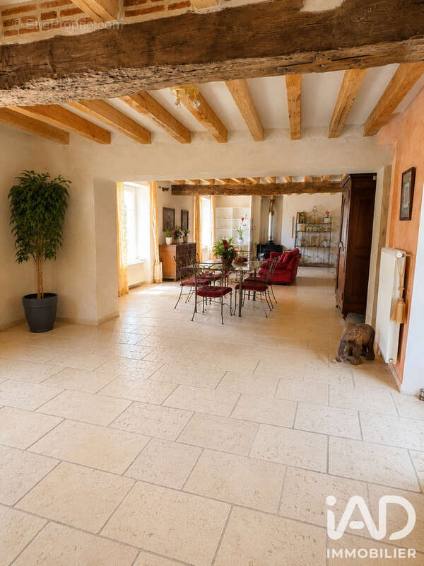 Maison 135 m² à Charsonville  - photo 2