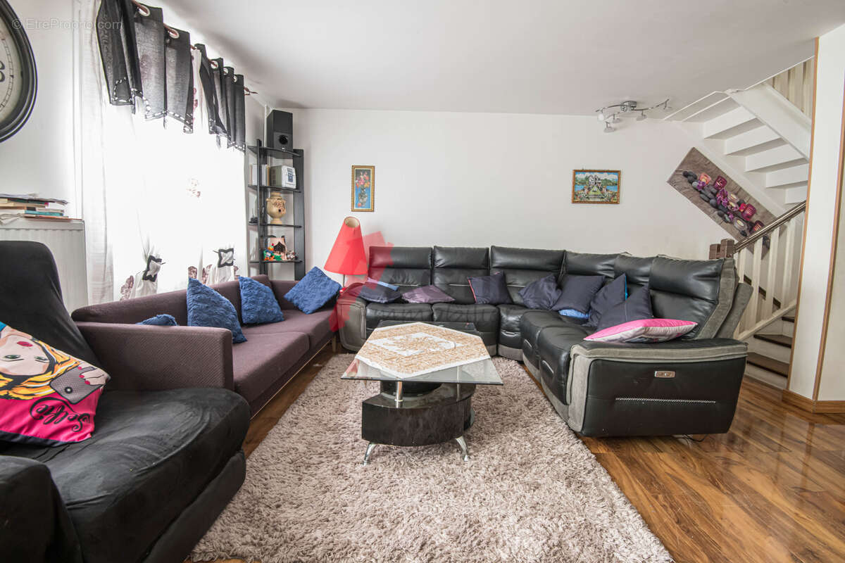 Maison à COURCOURONNES