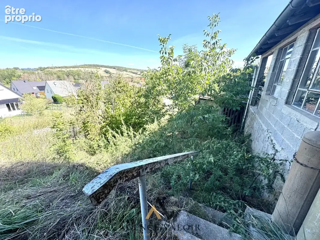 Maison à rénover avec grange, deux garages et une écurie - photo 9