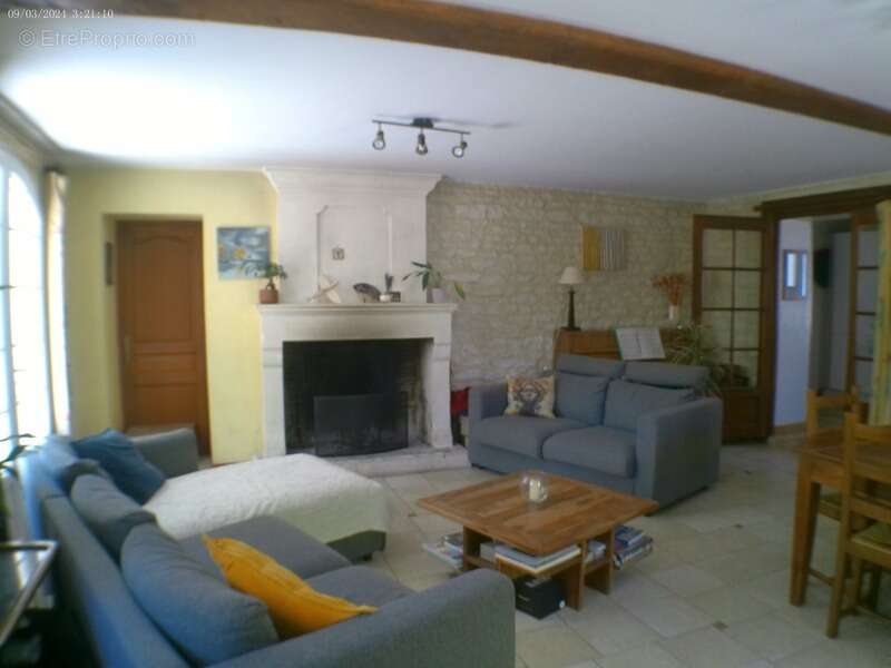 CHATEAUBERNARD A Vendre Maison 8 Pièces avec Studio 2 Pièces - photo 8