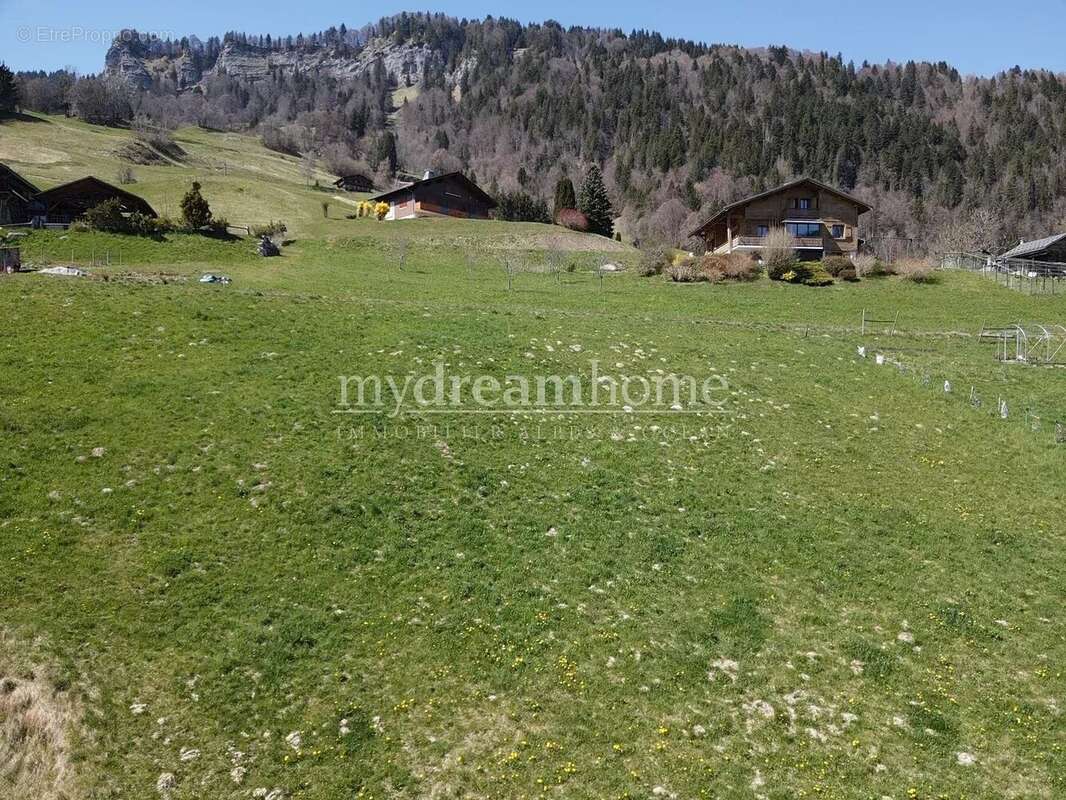 Terrain à SAINT-NICOLAS-LA-CHAPELLE