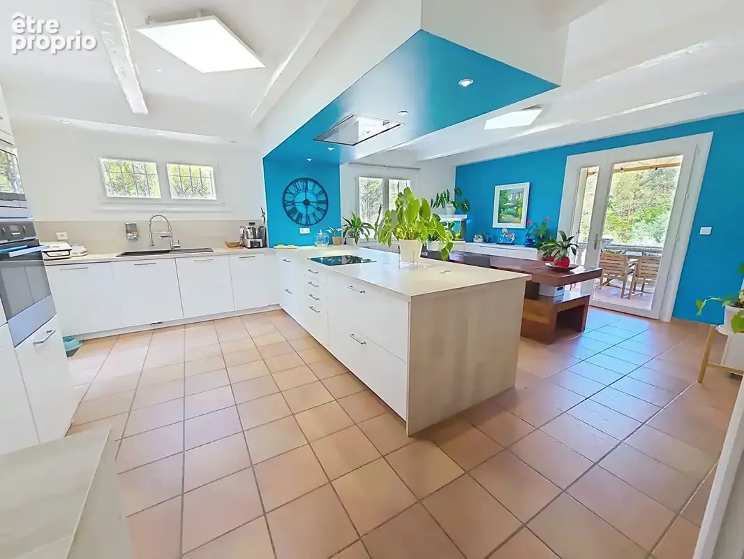 Maison 8 pièces 305 m² à vendre à Le Beausset (83330) - photo 3