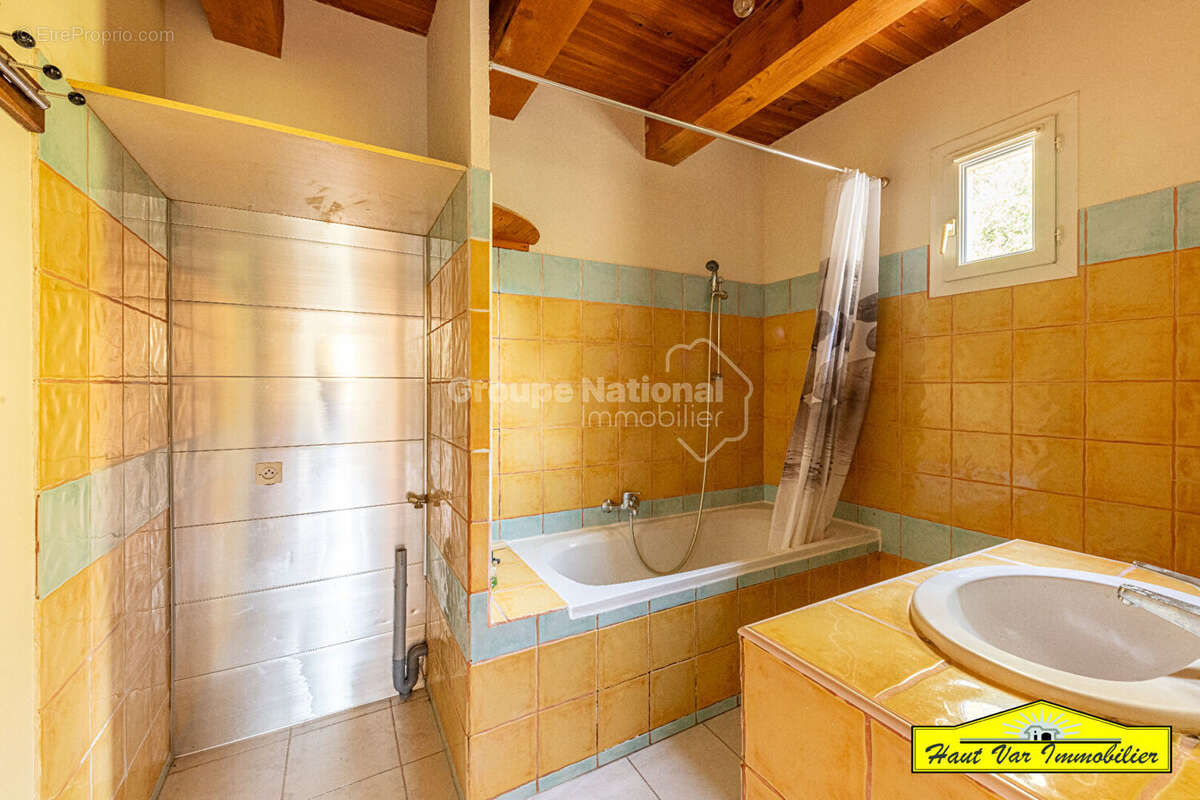 Maison Ginasservis T 4 avec PISCINE GARAGE 7 423m² de terrain - photo 14